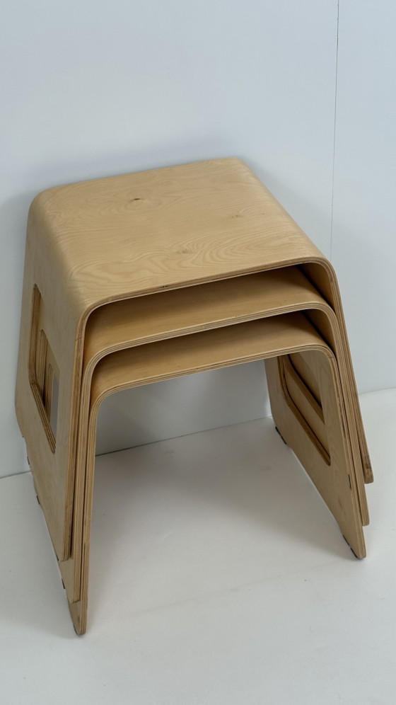 Image 1 of 3 taburetes Benjamin de IKEA de los años 90 y mesa auxiliar Norinder