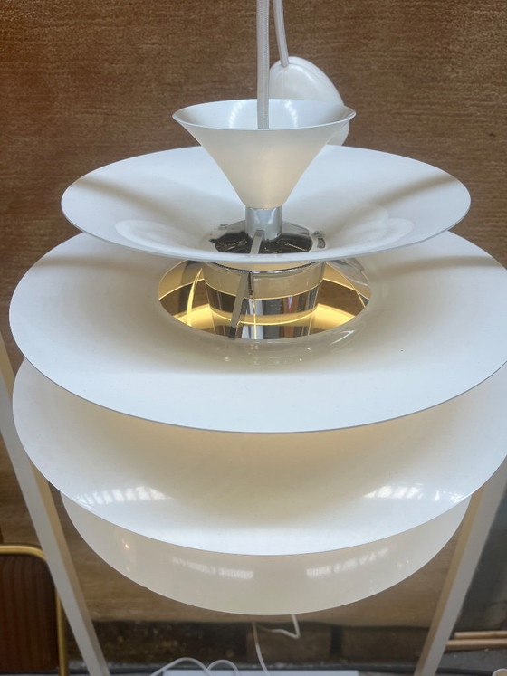 Lampada a sospensione Snowball Louis Poulsen – Lampade a sospensione, Metallo, Alluminio (photo 5 of 6)