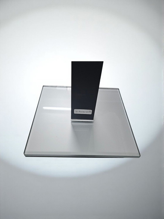 Image 1 of Tavolo di design in metallo e vetro, tavolino laterale, tavolino da caffè in vetro di valore, tavolino da divano