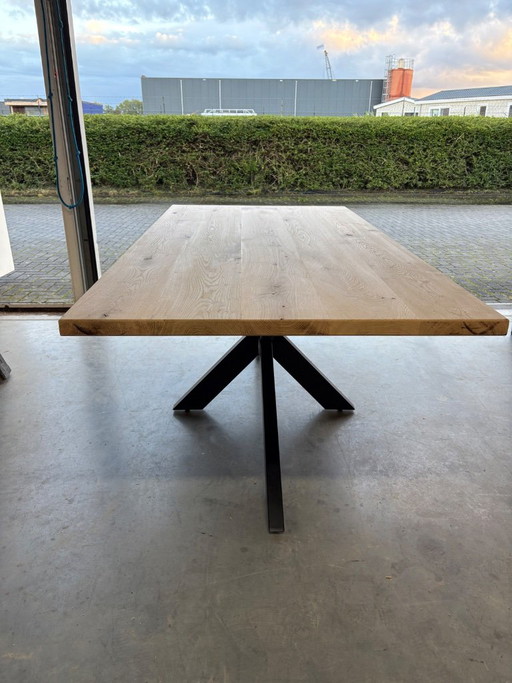 Table de salle à manger en chêne sur mesure | Traitement gratuit de laque SKYLT 2K!