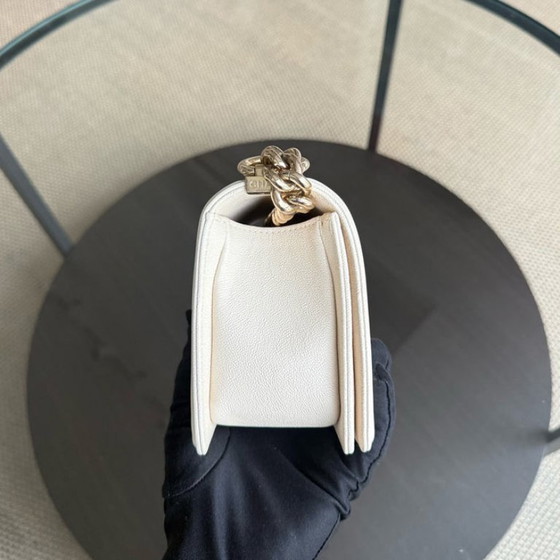 Image 1 of Chanel Boy Small - Pelle trapuntata color crema/bianco caviale con finiture dorate 27