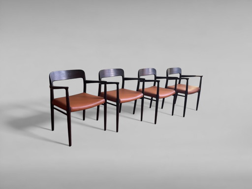 Chaises danoises avec accoudoirs Modèle 56 Par Niels O. Møller, Lot de 4