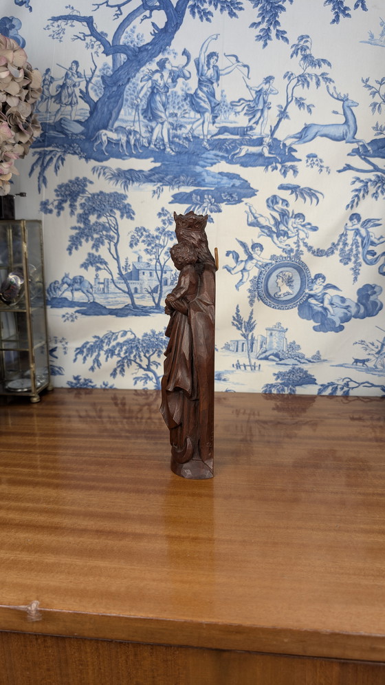 Image 1 of Vierge à l'Enfant en résine imitation bois patiné style Néo-Gothique vintage