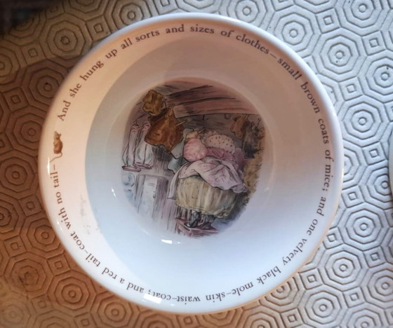 Set Tazza Ciotola Piatto Wedgwood Beatrix Potter Mrs. Tiggy-Winkle Vintage Made In England – Stoviglie (photo 4 of 7)