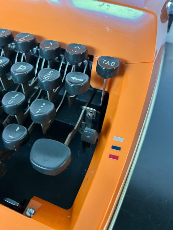 Orange Adler Contessa de Luxe Typewriter – Decorative Objects, Metal, Plastic (photo 8 of 15)