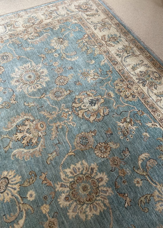 Image 1 of Alfombra Ziegler azul claro de 2,5 x 3 metros.