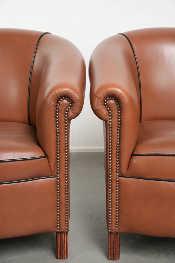 2x In Goede Staat Verkerende Rundleren Clubfauteuil Met Een Luxe Uitstraling In Engelse Stijl – Leather (photo 10 of 13)