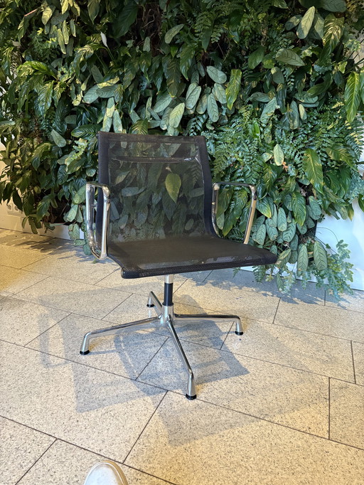 Vitra Eames EA108 Netweave Schwarz (22 St)