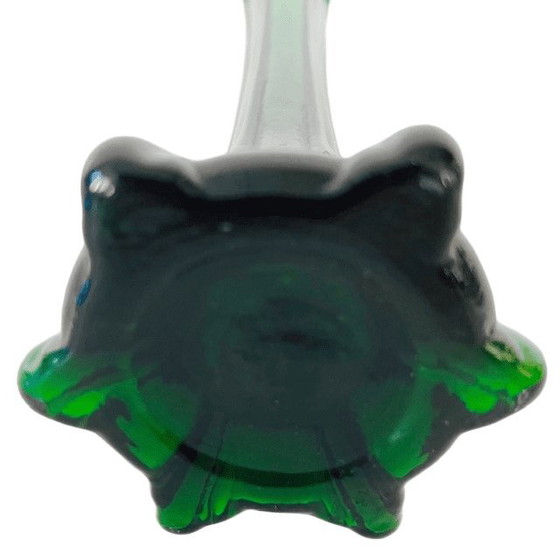 Image 1 of Vase à bourgeons vintage en verre vert, années 1930