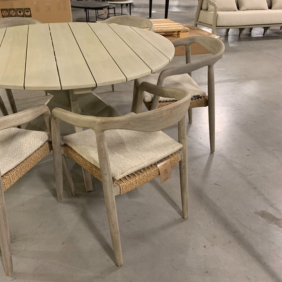 Image 1 of Castle Line Teak Grey Gartentisch - Ø135 mit Gartenstuhl (6er-Set)