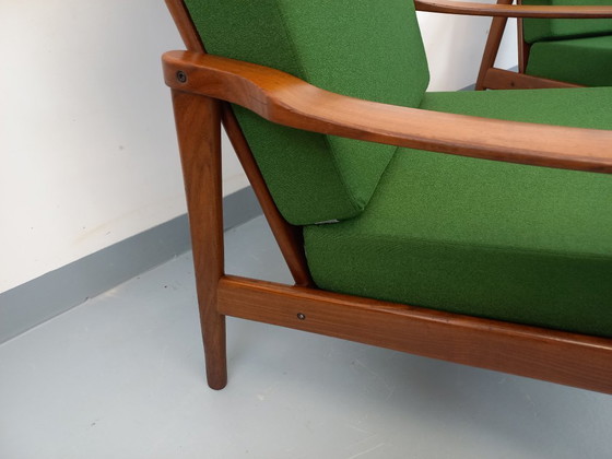 Image 1 of Een paar vintage Scandinavische fauteuils van teakhout met groene stof uit de jaren 60.