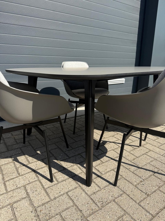 Image 1 of Table à manger Leolux - Bondi
