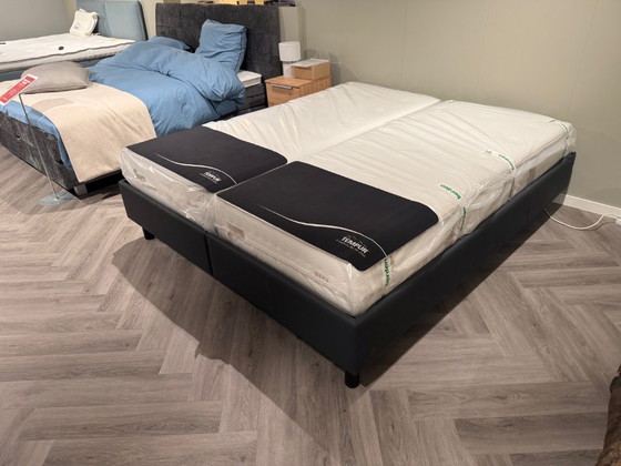Image 1 of Tempur Arc bed