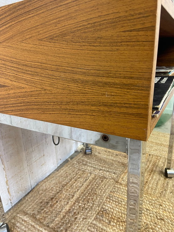 Image 1 of Modernistische bijzettafel uit de jaren 70