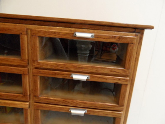 Image 1 of Commode vintage de magasin