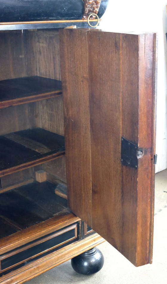 Image 1 of Credenza Zeeland del XVII secolo, in rovere.