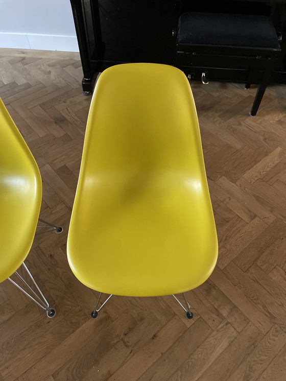 Image 1 of Eames DSR