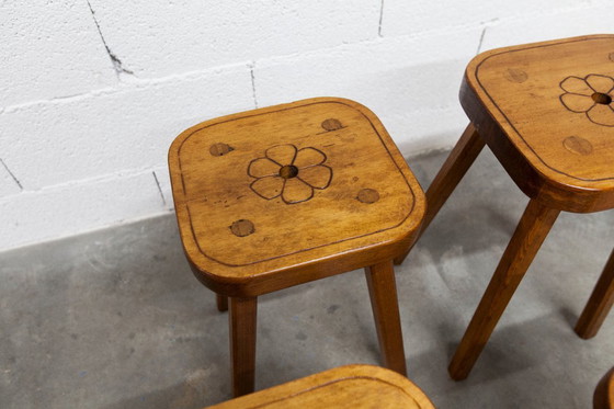 Image 1 of Set di 4 sgabelli brutalisti, fatti a mano, anni '60, design floreale