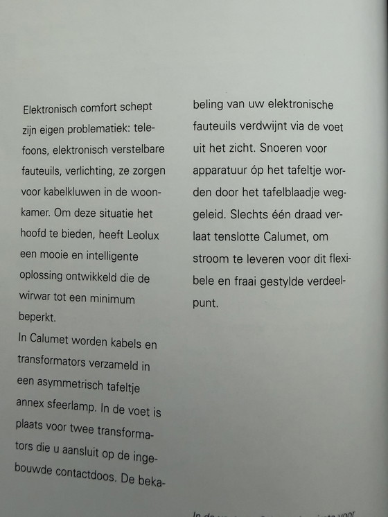 Image 1 of Mesa auxiliar Leolux Calumet diseñada por Hugo de Ruiter.