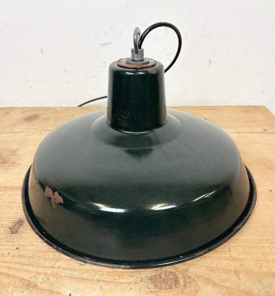 Image 1 of Industriële Franse donkergroene emaille fabriekslamp, jaren 60