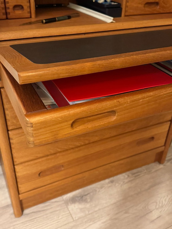 Image 1 of Secrétaire