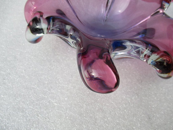 Image 1 of Murano Italia, ciotola dei Fratelli Toso, Trifoglio a forma di fiore 4, Sfumature rosa/viola Diam 20 cm.