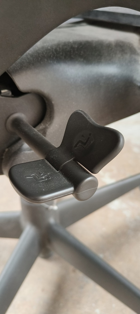 Image 1 of Herman Miller Mirra 2 vintage design ergonomische bureaustoel