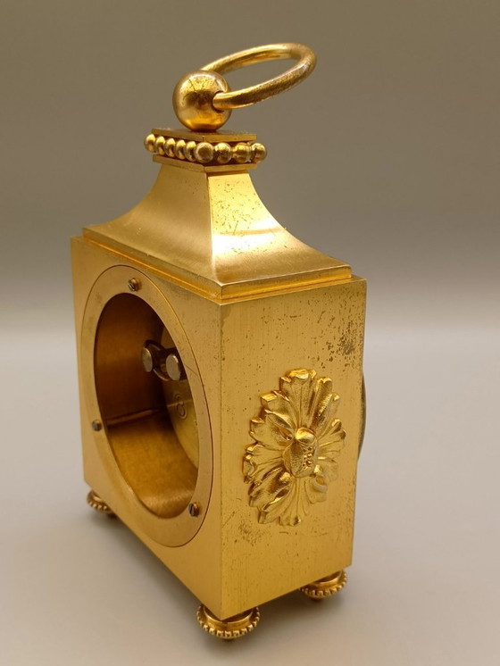 Image 1 of Pendule horloge d'officier de style Louis XVI en bronze ciselé et doré, cadran signé Hour Lavigne. 