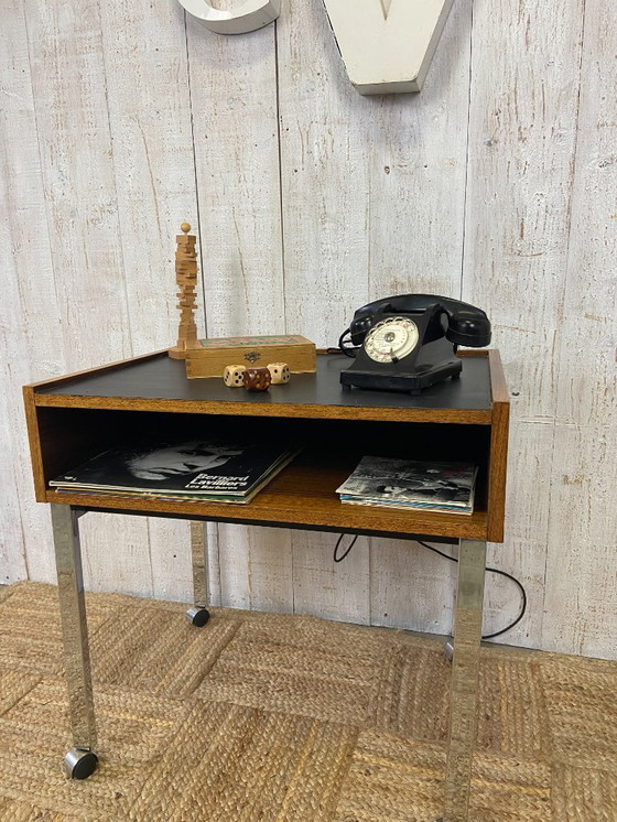 Image 1 of Modernistische bijzettafel uit de jaren 70