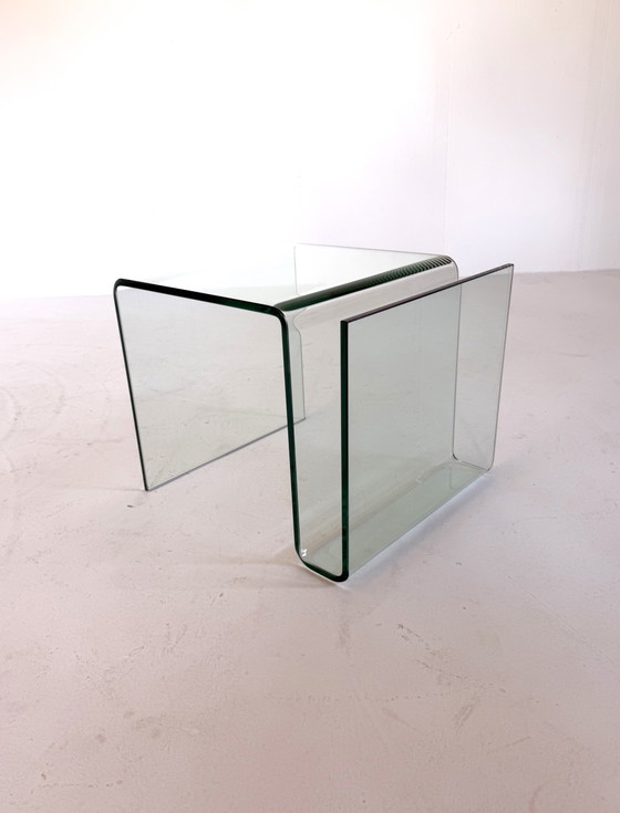 Image 1 of Gebogen glazen bijzettafel 