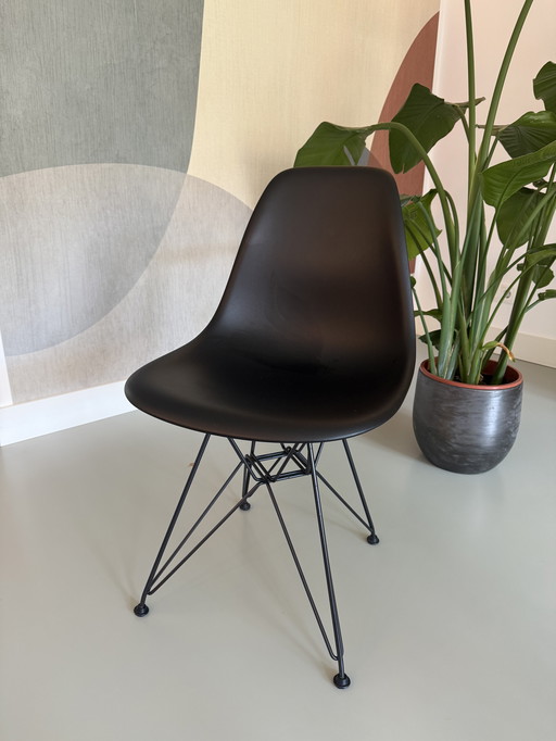 2 Vitra DSR Stoelen – Zwart – Topstaat
