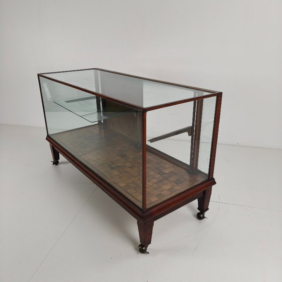 Image 1 of Vetrina/bancone di negozio inglese (1910–1920)