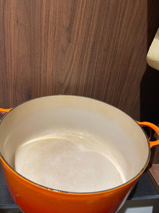 Large Le Creuset Volcanic Orange Enameled Cast Iron Dutch Oven – Made in France – decoratieve objecten (photo 2 of 4)