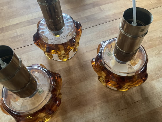 Image 1 of Lampada a sospensione di metà secolo – Oberglas Austria – vetro ambrato e ottone