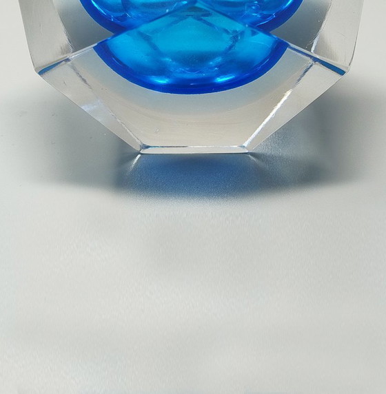 Image 1 of Schitterende blauwe tafelaansteker uit de jaren 60, gemaakt van Murano Sommerso-glas door Flavio Poli voor Seguso.