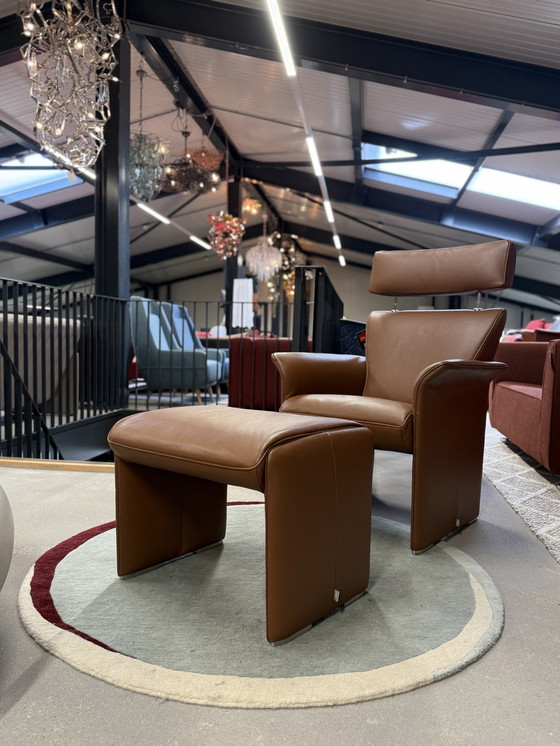 Image 1 of Poltrona Jori Aqua con sgabello in pelle marrone