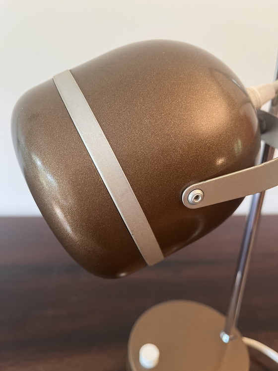 Image 1 of Lampada da scrivania a forma di bulbo oculare dell'era spaziale