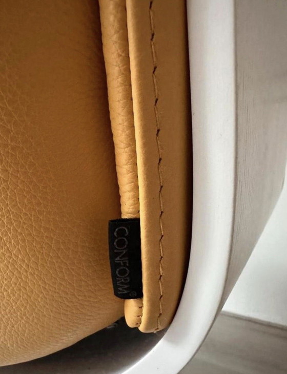 Image 1 of Conform Time Out Lounge Chair — Geel leer