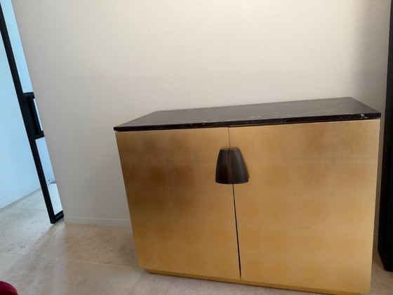 Image 1 of Cassettiera/Comò in foglia d'oro con piano in marmo Saint Laurent