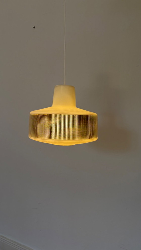 Vintage pendant light 1970s – Space Age – Cream white – Pendant lamps, Plastic (photo 3 of 8)