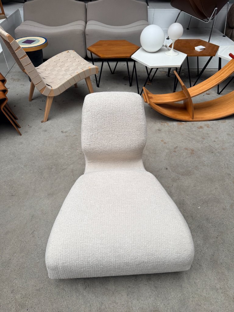 Herman Miller Modular Slipper Chair by Don Chadwick | €775 | Whoppah