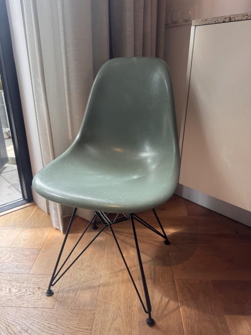 2 Vitra eames dsr fiberglass seafoam green