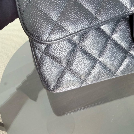 Image 1 of Chanel Classic Flap Jumbo – Caviar 30 cm, gesteppt, schwarz, silberfarbene Beschläge