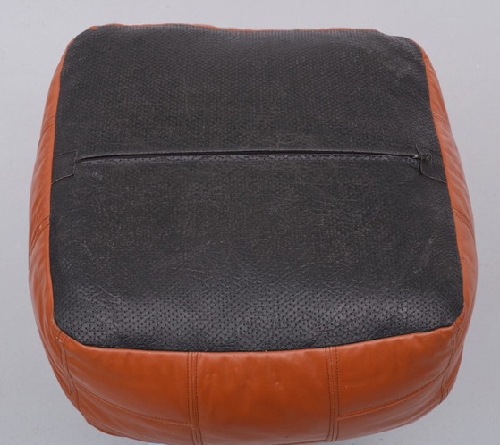 Vintage De Sede Cognac Leather Pouf 1970s – Footstools & poufs (photo 4 of 6)