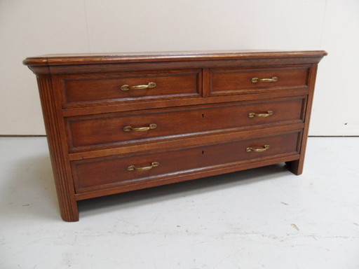 Antique oak chest of drawers