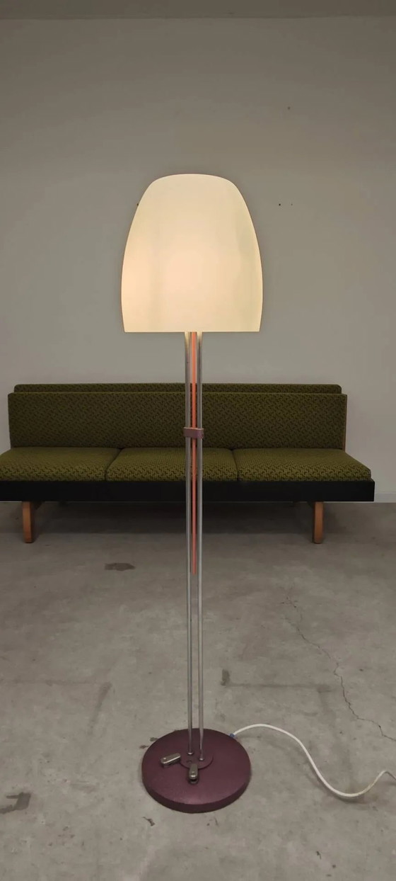 Lampadaire en métal chromé opaline triplex Lidokov ex Tchécoslovaquie – Cast Iron, Mid Century Modern (photo 11 of 21)