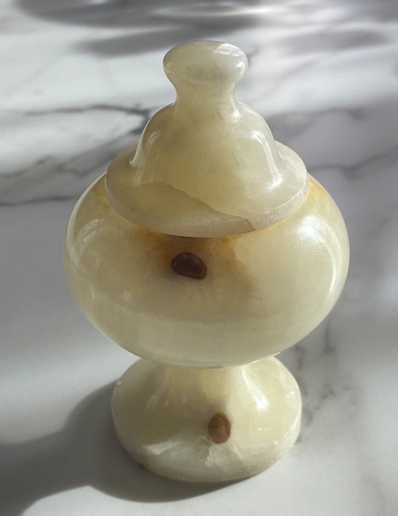 Image 1 of Petit pot à bijout en albâtre vintage