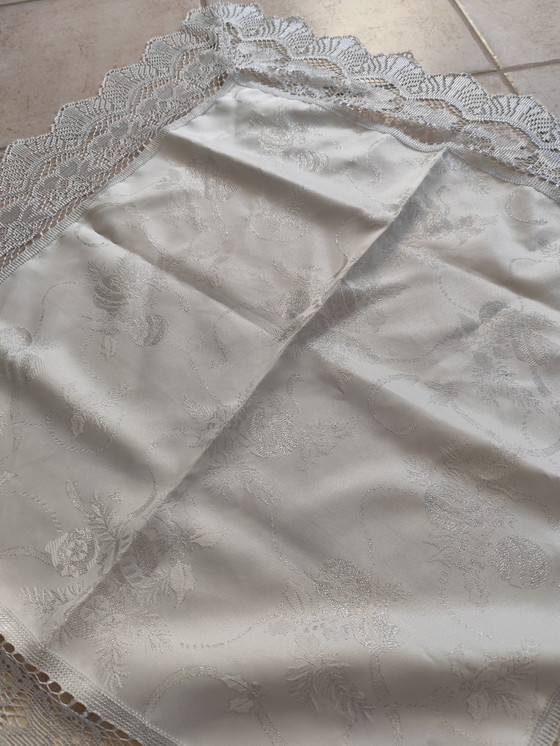 Image 1 of Tovaglia natalizia argento 82x82 cm motivo a campana in pizzo molto bella