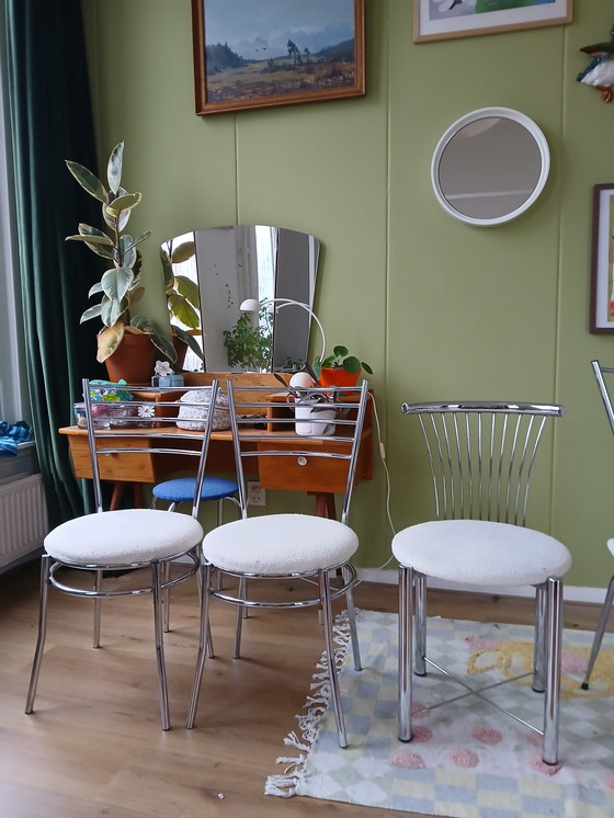 Image 1 of Vier rvs stoelen met boucle stof