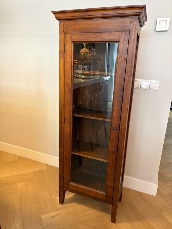 Image 1 of Massief houten vitrinekast
